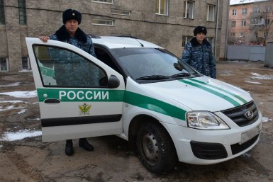 Младшие судебные приставы по ОУПДС Читинского РОСП Роман Якимов и Алексей Даниличев УФССП России по Забайкалью